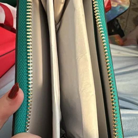 NWT Kate Spade green continental zip around wallet - Picture 3 of 3